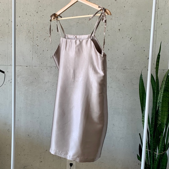 Slip on satin dress square neckline - Picture 9 of 10